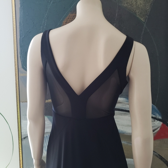 Laundry by Shelli Segal | V-neck Maxi Dress with Mesh Panels - Picture 6 of 6